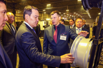 Фотография к новости: Проблемы ЖКХ и материнская смертность. На какие проблемы обратил внимание премьер в Павлодарской области