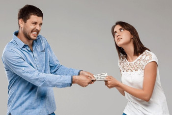 Фотография к новости: Супруги не смогли поделить зарплату и вызвали полицию в Павлодаре