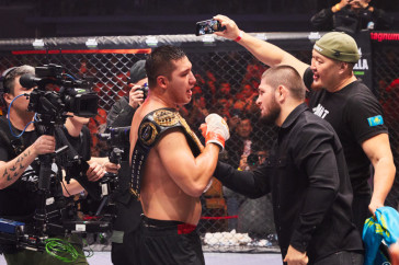 Фотография к новости: Казахстанский боец стал чемпионом лиги Хабиба Нурмагомедова