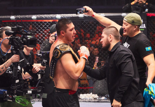 Фотография к новости: Казахстанский боец стал чемпионом лиги Хабиба Нурмагомедова