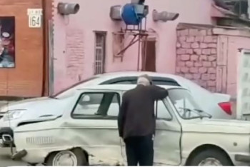 Фотография к новости: Павлодарцы собирают деньги на ремонт "запорожца" пенсионеру, растрогавшему соцсети