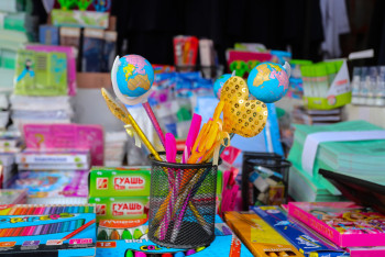 Какую помощь могут получить школьники из нуждающихся семей Алматы