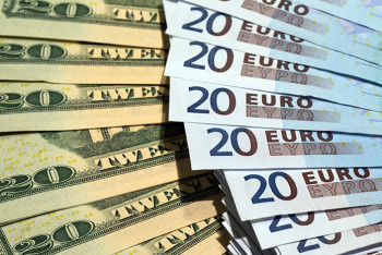 Фотография к новости: Казахстанские обменники покупают евро дешевле, чем доллары