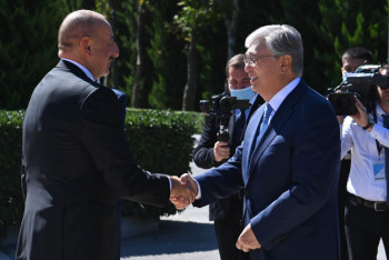 Фотография к новости: Токаев прилетел в Азербайджан