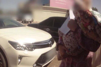 Фотография к новости: Пятилетнюю девочку и младенца оставили в запертом авто родители в Жетысае