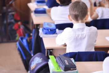 Фотография к новости: Три урока по 35 минут будут заниматься казахстанские первоклашки в сентябре