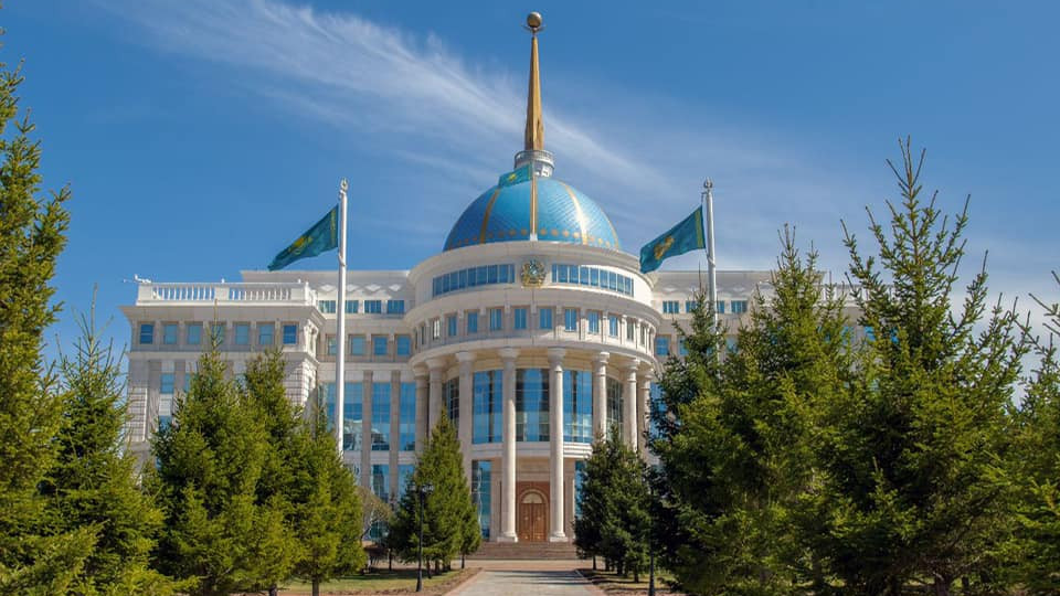 Фотография к новости: Президент поздравил боксёра Жанибека Алимханулы