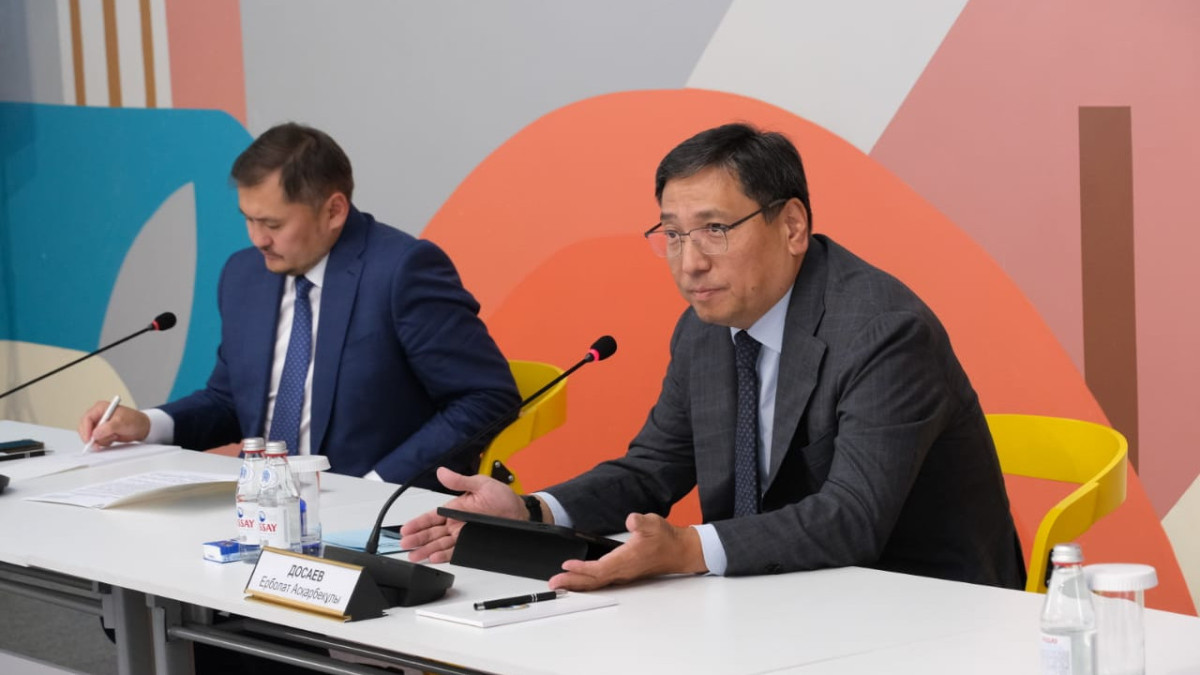 Аким Алматы Ерболат Досаев провёл встречу с ректорами вузов