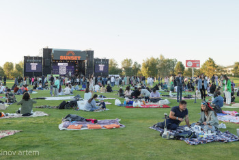 Фотография к новости: Хот-доги, йога и рок-н-ролл. Музыкальный фестиваль Sunset прошел в Нур-Султане