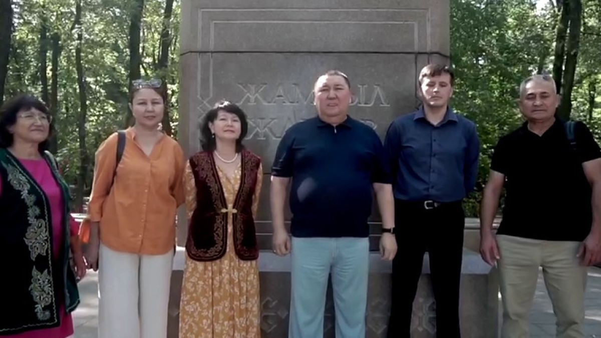 Казахская диаспора в Украине поздравила казахстанцев с Днем Конституции