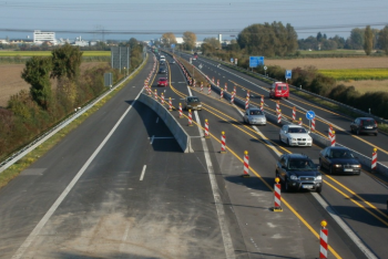 Правительству следует взять на контроль нарушения в дорожном строительстве — Токаев