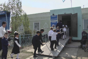 Фотография к новости: Школьники вынуждены учиться в здании дома культуры в Павлодарской области