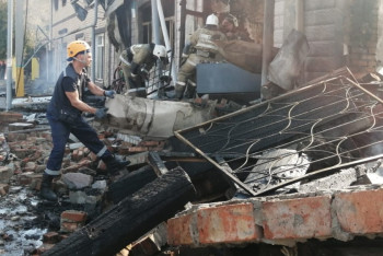 Фотография к новости: Тело мужчины извлекли из подвала горящего оружейного магазина в Костанае