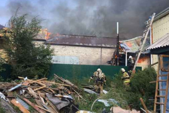 Фотография к новости: Под завалами сгоревшего оружейного магазина в Костанае обнаружили тело ещё одного погибшего