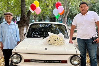 Обещанный "Запорожец" передан растрогавшему соцсети павлодарскому пенсионеру