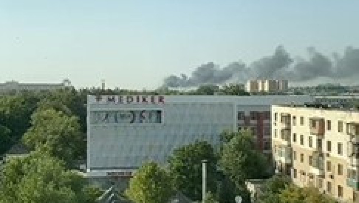 С пожаром в мебельном цехе боролись в Шымкенте