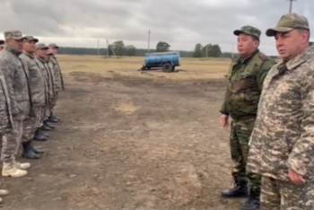 Фотография к новости: Юрий Ильин поблагодарил военных за помощь  в тушении пожара в Костанайской области