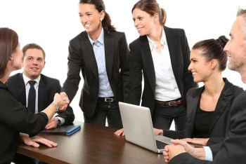 Надо быстрее убрать все необоснованные требования, чтобы бизнес "задышал" — премьер