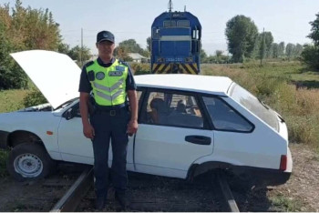 Фотография к новости: Грузовой локомотив протаранил легковушку близ Талдыкоргана