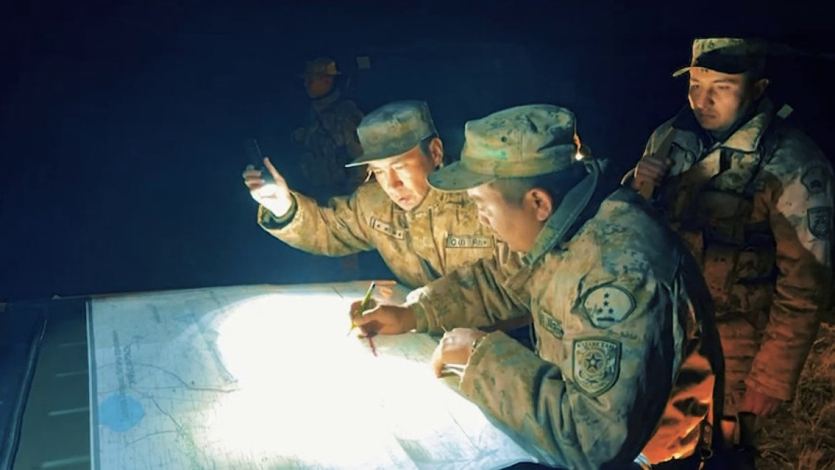 Почти сутки искали казахстанцев, отправившихся в школу и заблудившихся у границы с РФ