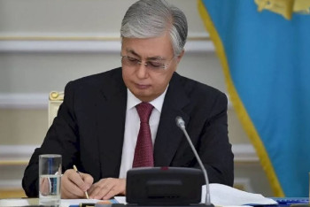 Фотография к новости: Президент посмертно наградил пожарного, погибшего в Абайской области