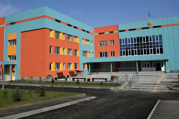 Фотография к новости: В школах Алматы не хватает 19,6 тысячи ученических мест