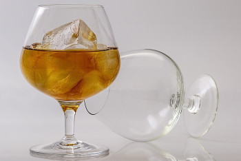 Фотография к новости: За коньяк и бренди дешевле 2 930 тенге будут штрафовать казахстанских продавцов