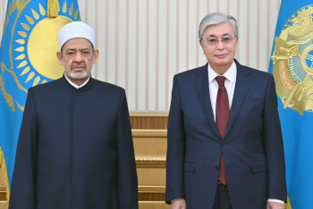 Фотография к новости: Касым-Жомарт Токаев встретился с Верховным имамом египетского университета "Аль-Азхар"