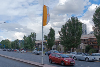 Фотография к новости: Нур-Султан украсили флагами в честь визита Папы Римского Франциска