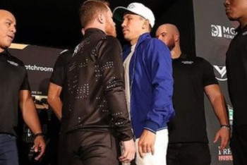 Фотография к новости: Головкин и "Канело" провели дуэль взглядов перед третьим боем в Лас-Вегасе