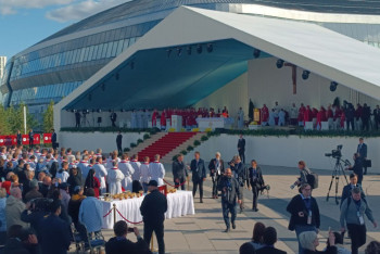 Фотография к новости: Великое таинство. Папа Римский провёл святую мессу в Нур-Султане