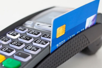 Фотография к новости: Хотела подарить внукам: пенсионерка похитила POS-терминал, приняв его за телефон