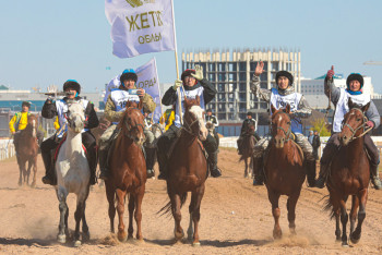 Фотография к новости: Испытание для мужчин: Более 100 всадников из столицы отправились в Туркестан