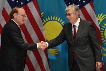 Фотография к новости: Токаев встретился с вице-президентом S&P Global