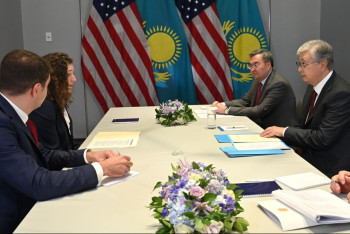 Фотография к новости: Токаев встретился с генеральным менеджером Microsoft