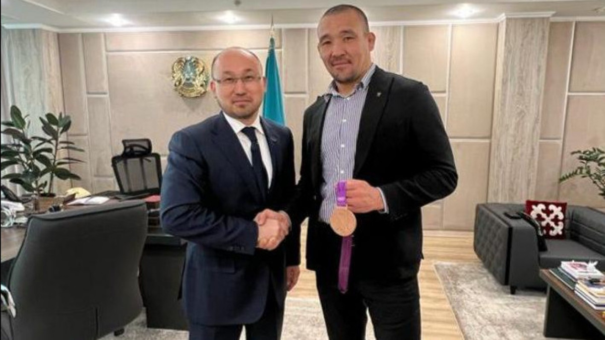 65 тысяч долларов выплатят борцу из Казахстана, получившему олимпийскую медаль спустя 10 лет