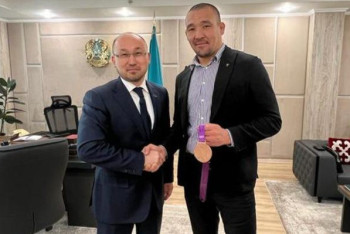 Фотография к новости: 65 тысяч долларов выплатят борцу из Казахстана, получившему олимпийскую медаль спустя 10 лет