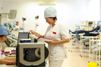 Фотография к новости: Врачи получают в среднем 421 000 тенге - Минздрав