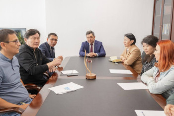 Фотография к новости: Глава МИОР встретился с коллективом АО Qazcontent