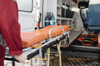 Фотография к новости: Бастовавшим работникам скорой помощи в Мангистау нашли замену