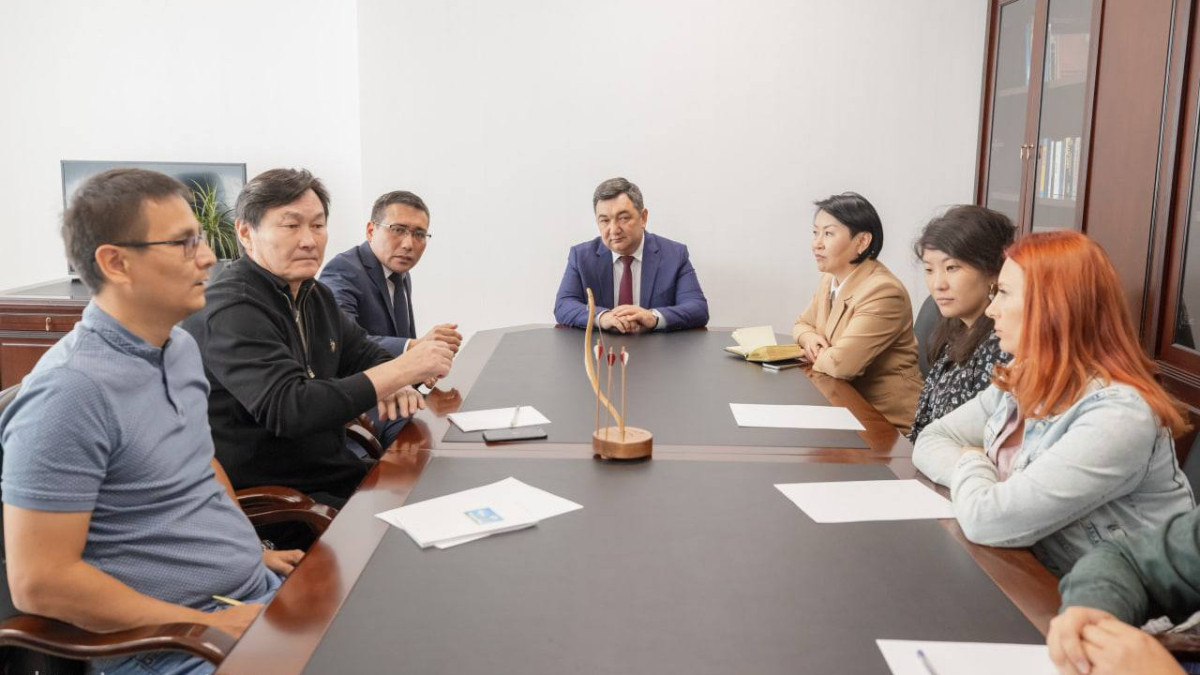 Глава МИОР встретился с коллективом АО Qazcontent