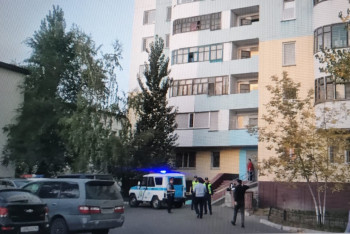 Фотография к новости: 15-летний подросток выпал из окна многоэтажки в Павлодаре