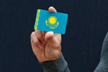 Фотография к новости: "Карту казаха" выдадут 100 этническим казахам из других стран