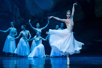 "Наш век такой короткий" — один день балерины Айнур Абильгазиной