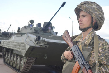 Фотография к новости: Солдата-срочника наградили за помощь в ликвидации пожара в Костанайской области