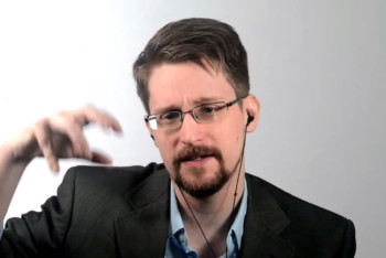 Фотография к новости: Путин дал российское гражданство Эдварду Сноудену