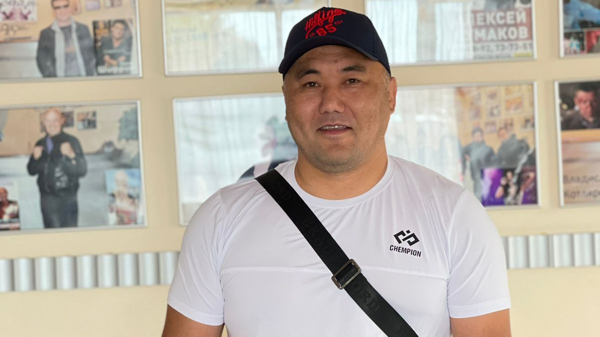 "Приходите в мой дом!" Детский тренер из Семея размещает мигрантов в своей квартире