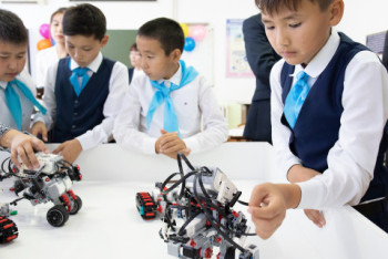 Фотография к новости: Кабинеты робототехники появятся во всех сёлах и моногородах Казахстана