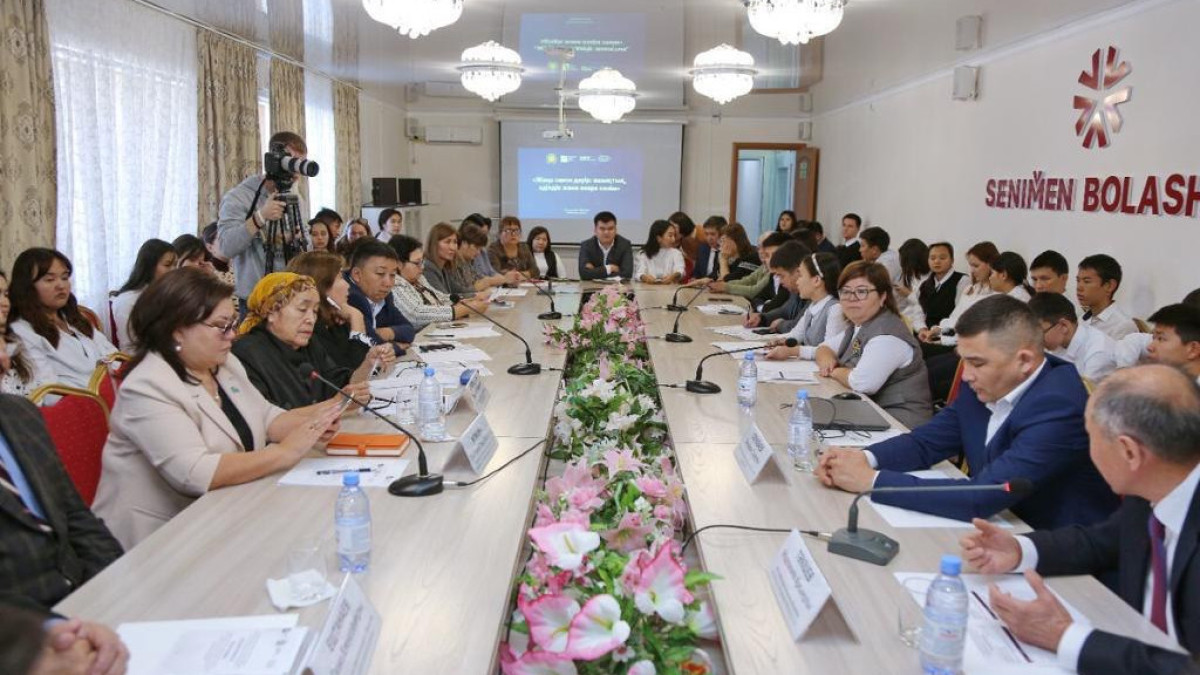 "Новая политическая эпоха: открытость, справедливость и взаимное доверие" - эксперты клуба Sarap