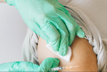 Фотография к новости: Ошибочная ревакцинация первоклассников в Актобе: врачи ведущих медцентров осмотрели детей